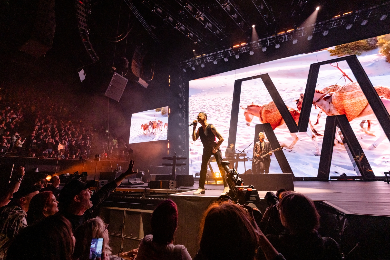 Depeche Mode: 'Memento Mori' World Tour – PLSN