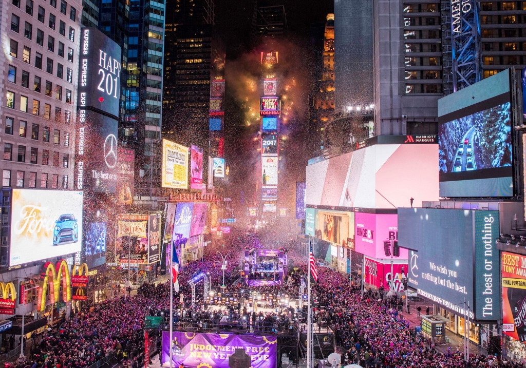  ProdWorks Lighting Chooses 4Wall NY for Times Square New Year's Eve Webcast