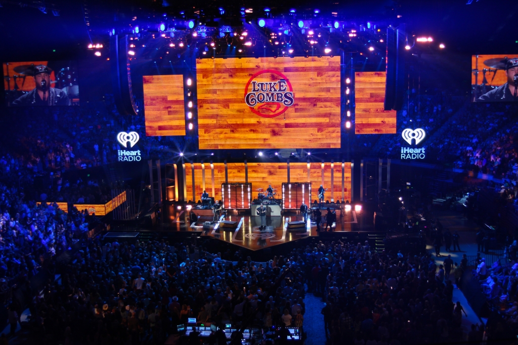  LD Tom Kenny and 4Wall Light the 2018 iHeartCountry Festival by AT&T
