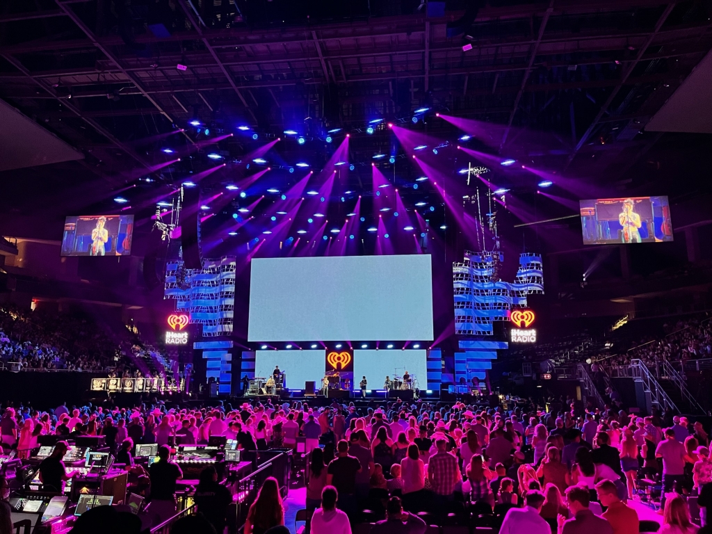  Chauvet and 4Wall Entertainment Help Tom Kenny Add Warmth to iHeartCountry Festival