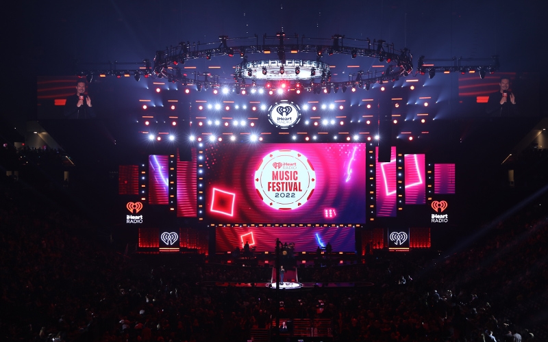  Tom Kenny Creates Diverse Looks for iHeartRadio Music Festival with 4Wall and CHAUVET Professional