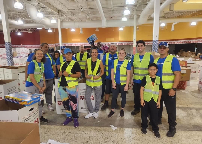  4Wall Orlando Volunteers for Toys for Tots