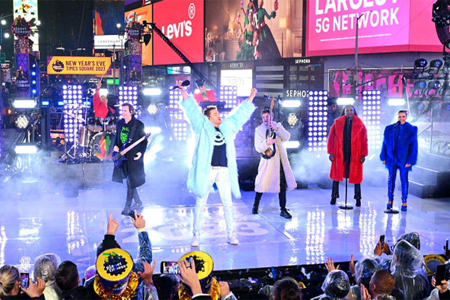  4Wall Provides Lighting to LD Mike Grabowski & The Lighting Design Group for Dick Clark's New Year's Rockin' Eve with Ryan Seacrest