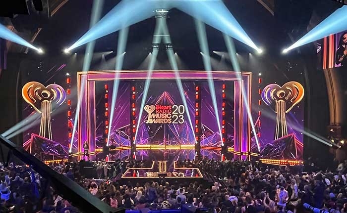  4Wall and CHAUVET Professional Help Art Shine at the iHeartRadio Music Awards