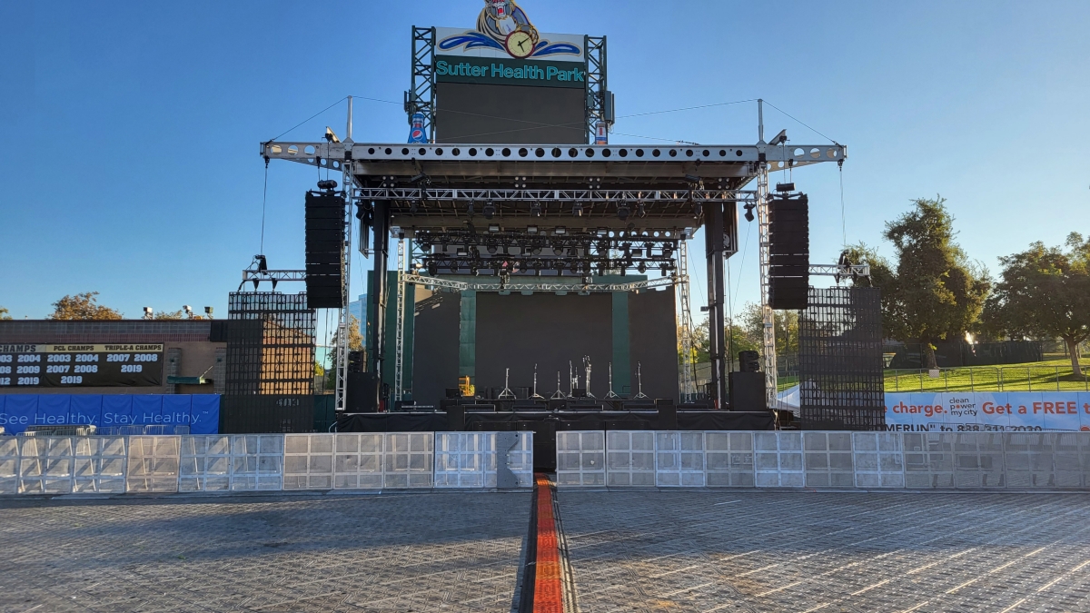  APEX 4240 Mobile Stage