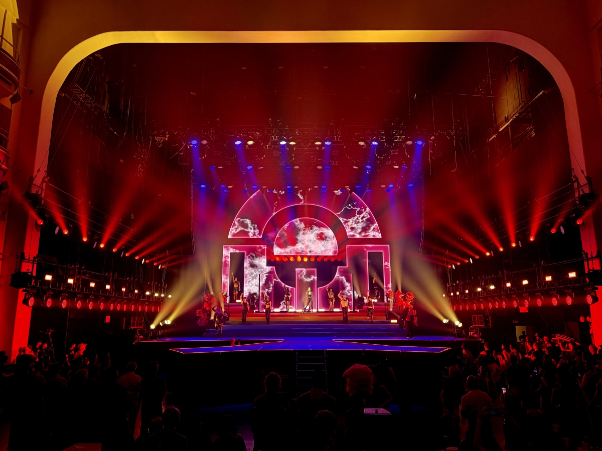  From Small to Large: Between the Console and the Clock